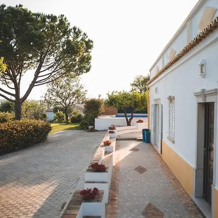 Casa Palmeiras - Com Piscina, Bbq E Ar Condicionado