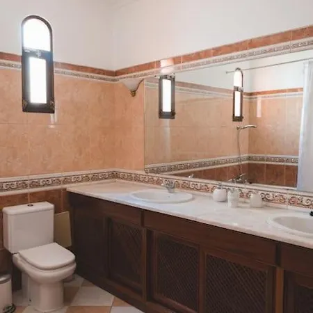 Spacious Family With Private Pool Near Casa Palmeiras Βίλα Αλμπουφέιρα