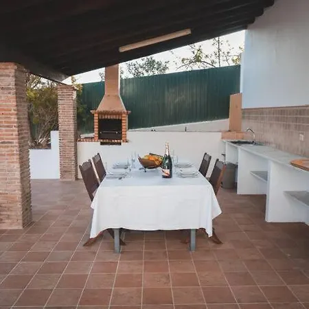 Βίλα Spacious Family With Private Pool Near Casa Palmeiras *