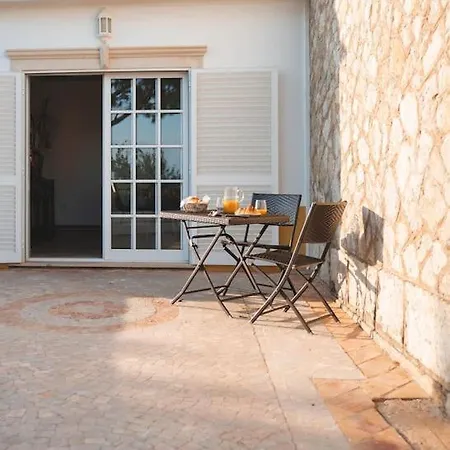 Casa Palmeiras - Com Piscina, Bbq E Ar Condicionado Villa