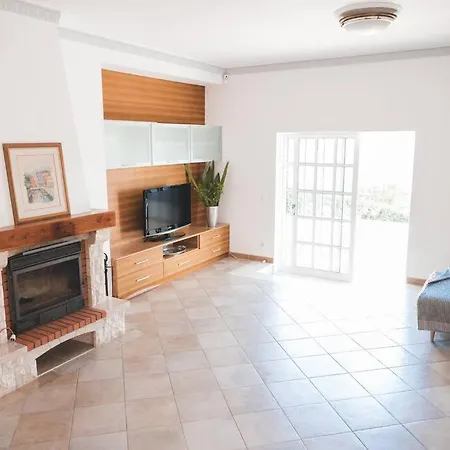 Spacious Family With Private Pool Near Casa Palmeiras Βίλα