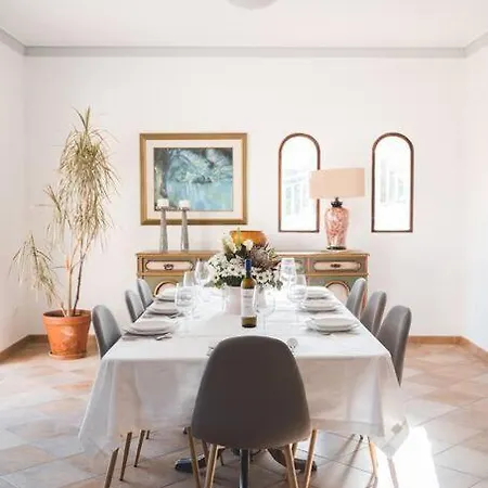 Casa Palmeiras - Com Piscina, Bbq E Ar Condicionado