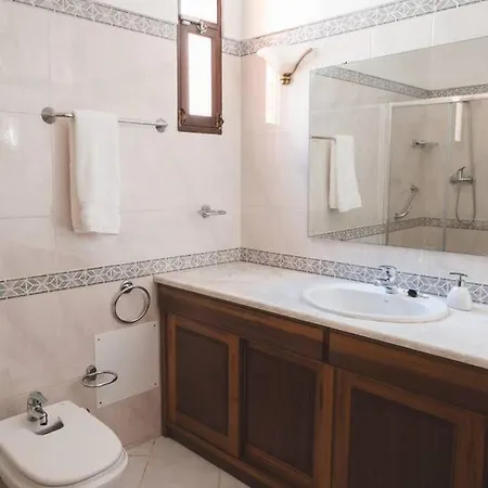 Βίλα Spacious Family With Private Pool Near Casa Palmeiras *
